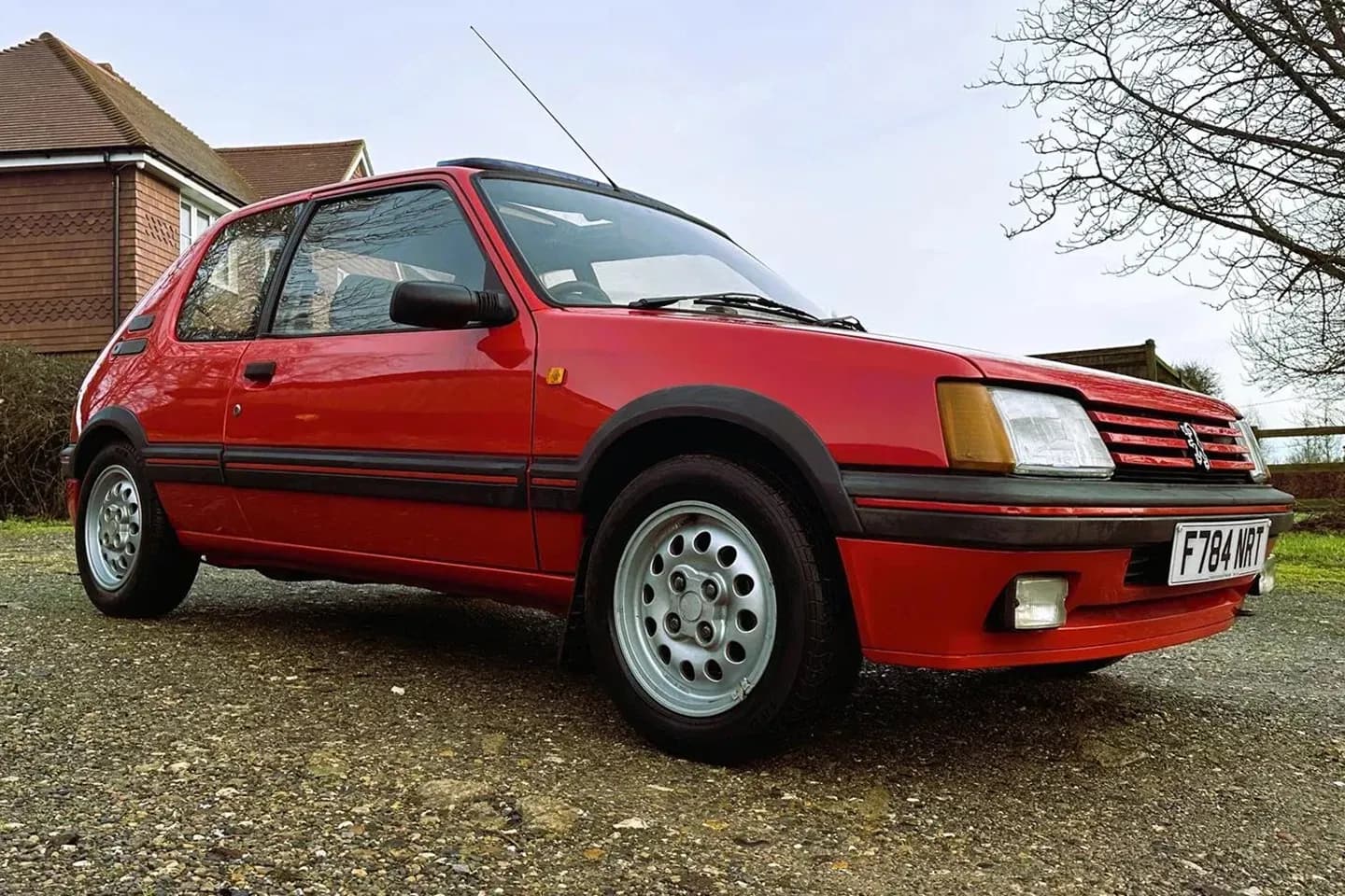Peugeot 205 GTI : la legende compacte qui ne faiblit pas