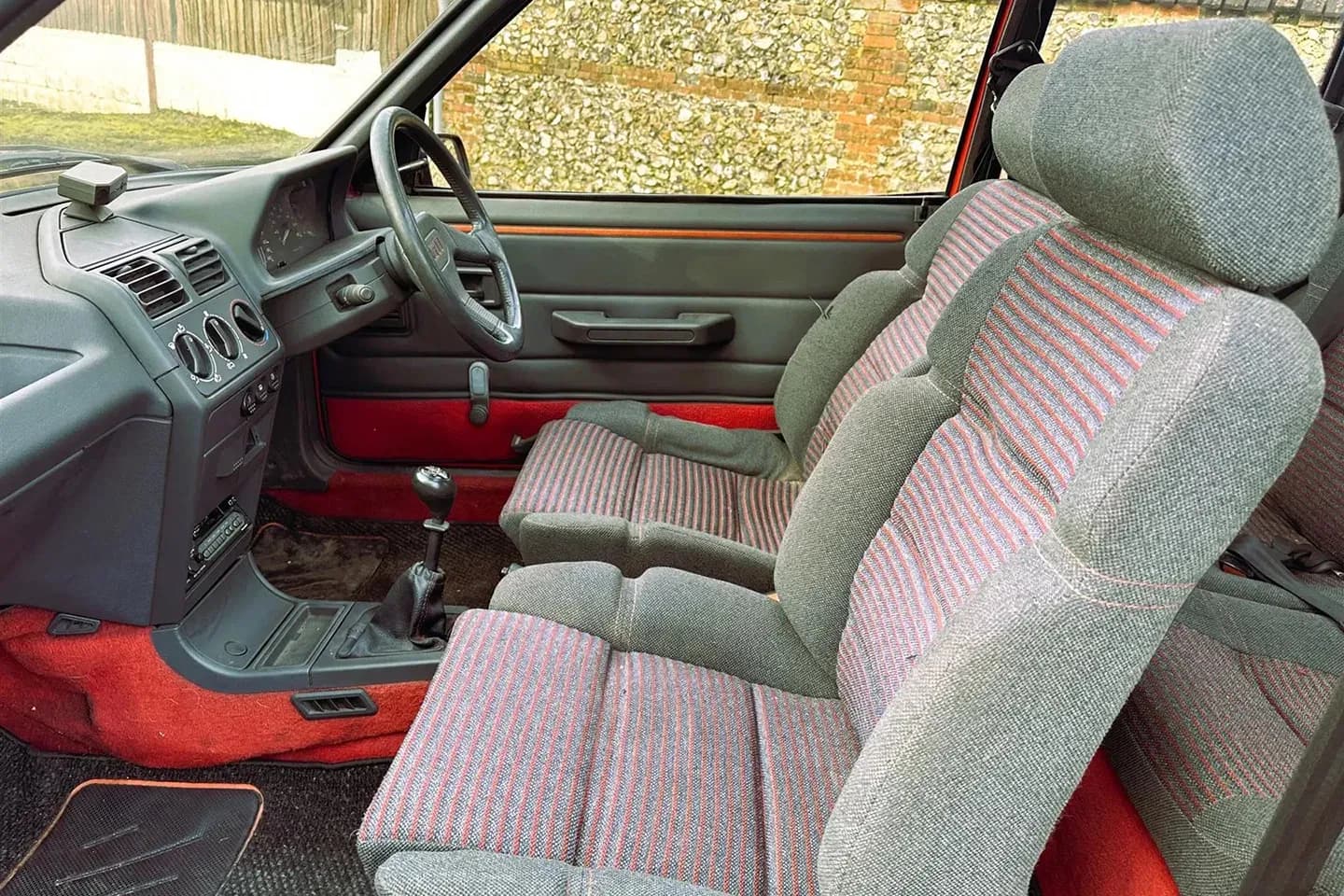 peugeot-205-gti-1-6-4