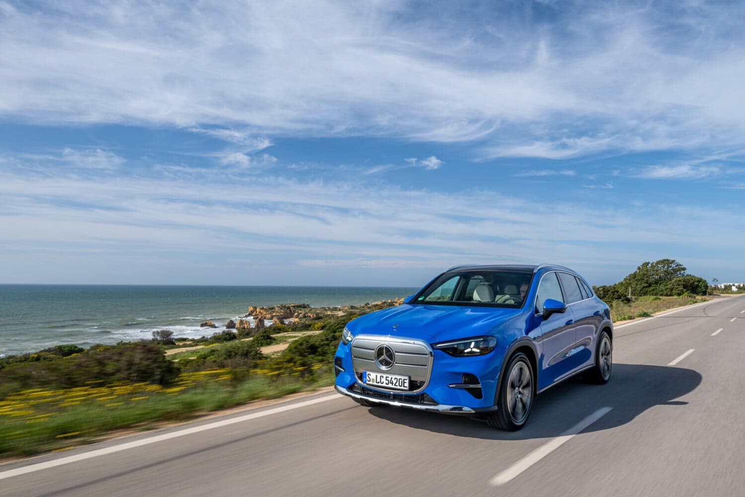 Le GLC électrique de Mercedes cartonne : commandes pleines et production accélérée !