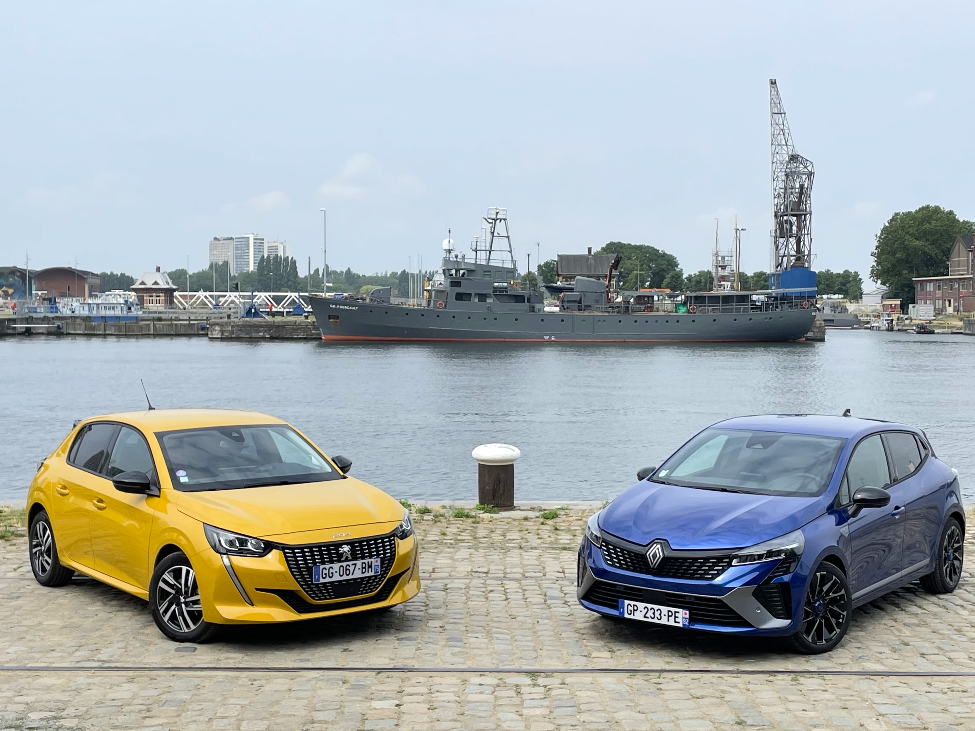 Comparatif auto de la semaine : Peugeot 208 vs Renault Clio