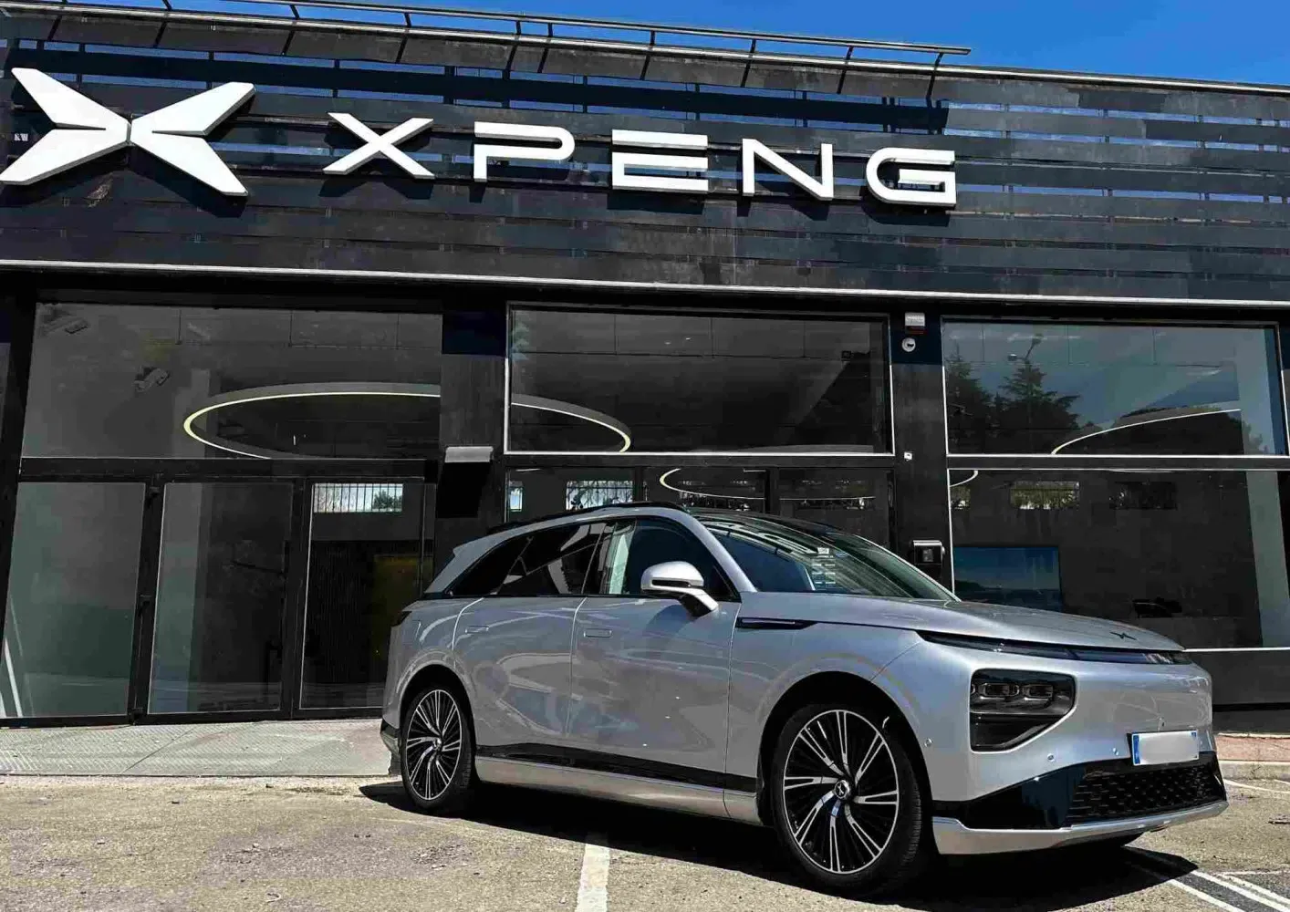 Les hybrides rechargeables sous le feu des critiques, Xpeng s'implante en Europe et plus encore !